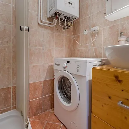 1bdr - 3 Apartment